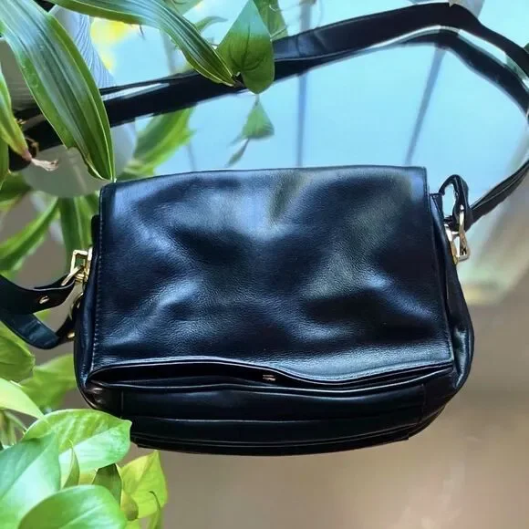 Giani Bernini Bag Leather Almost New Gold Pockets Shoulder Bag Big Purse - (EUC) - Picture 1 of 12